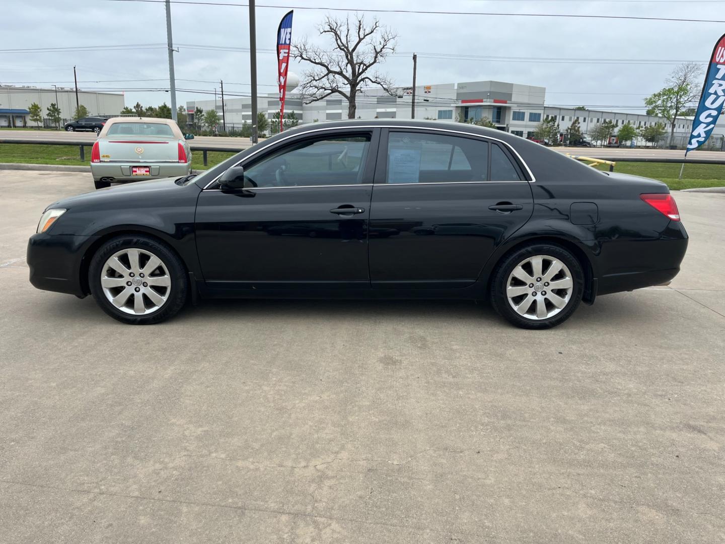2006 Black /TAN Toyota Avalon Limited (4T1BK36B66U) with an 3.5L V6 DOHC 24V engine, 5-Speed Automatic Overdrive transmission, located at 14700 Tomball Parkway 249, Houston, TX, 77086, (281) 444-2200, 29.928619, -95.504074 - Photo#3